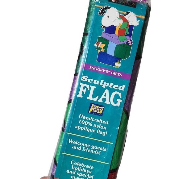 Meadow Creek Snoopy sculpted large 24 x 40 inch home decoration flag - Picture 2 of 4